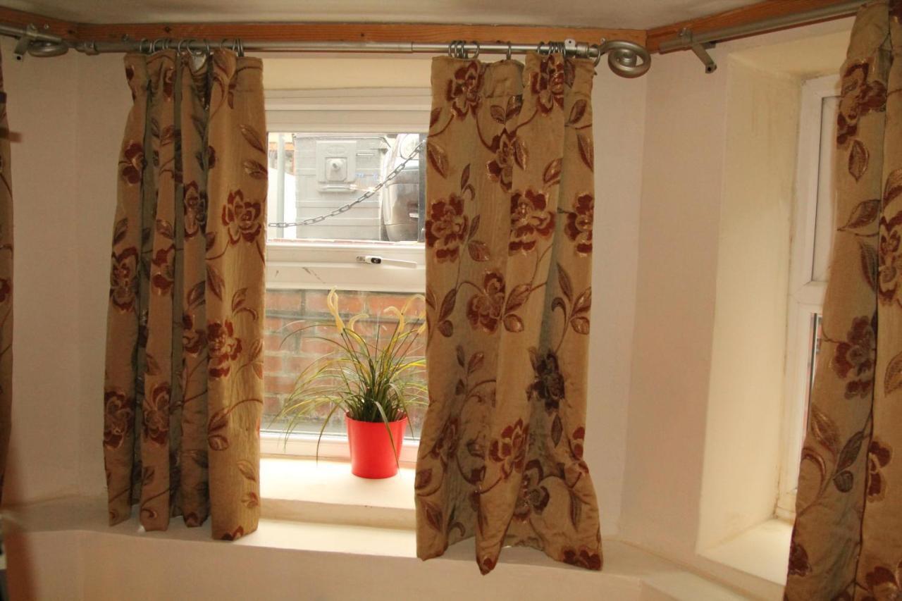 ロンドン オリンパス ホテル ニルヴァーナ 部屋 写真